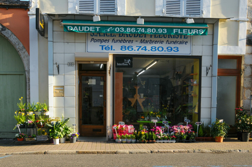 facade de pompes funebres daudet